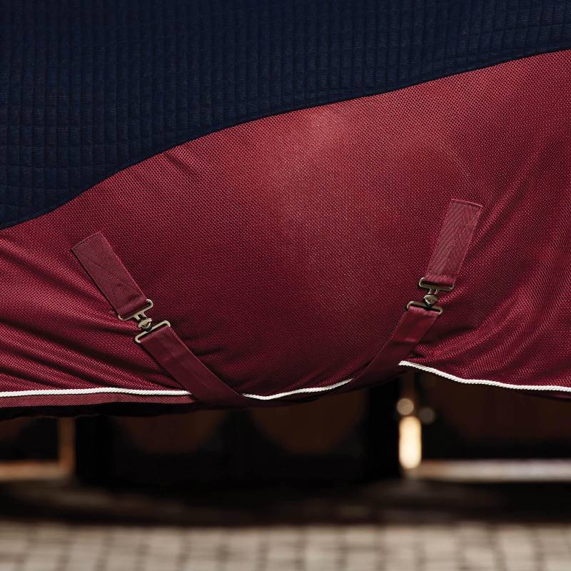 Close-up of Weatherbeeta Thermo-Air Cooler Standard Neck Navy/Burgundy with two straps and buckles.