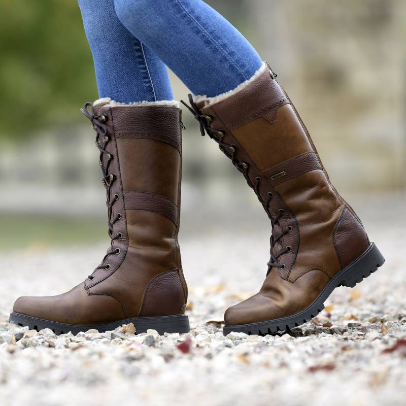 Dublin Yukon Boots Brown Adult: Brown knee-high boots with fur lining and rugged black soles.