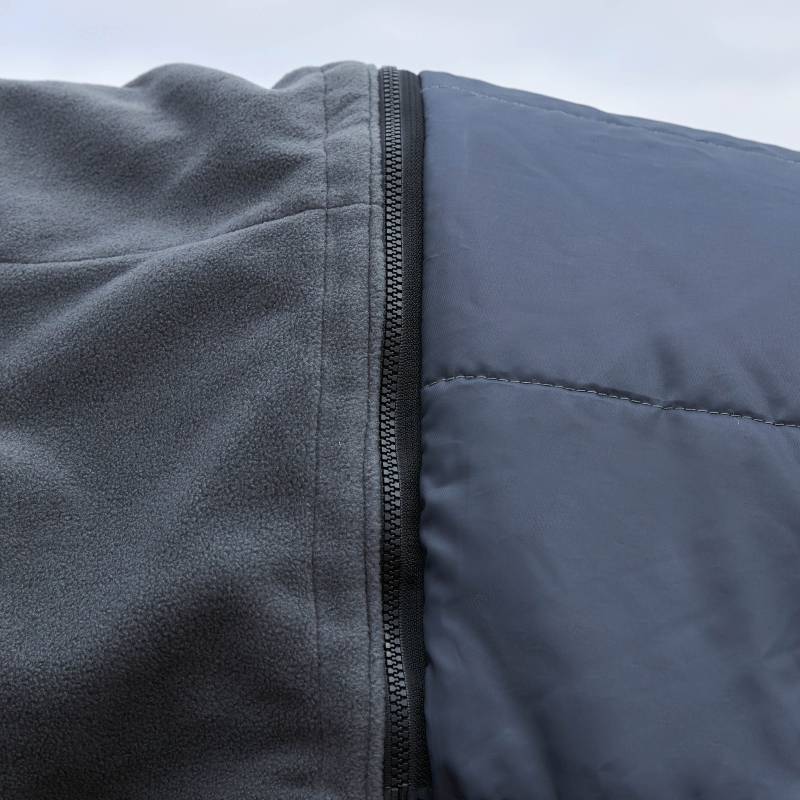 Close-up of Weatherbeeta Comfitec Ultra Detach-A-Neck 220g Turnout Rug zipper and fabrics.