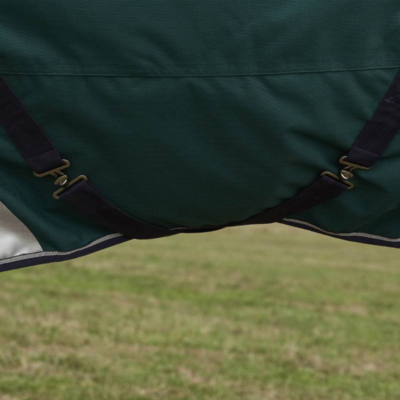 Close-up of straps on the Weatherbeeta Comfitec Plus Dynamic Rug in Forest Green/Navy 220g.