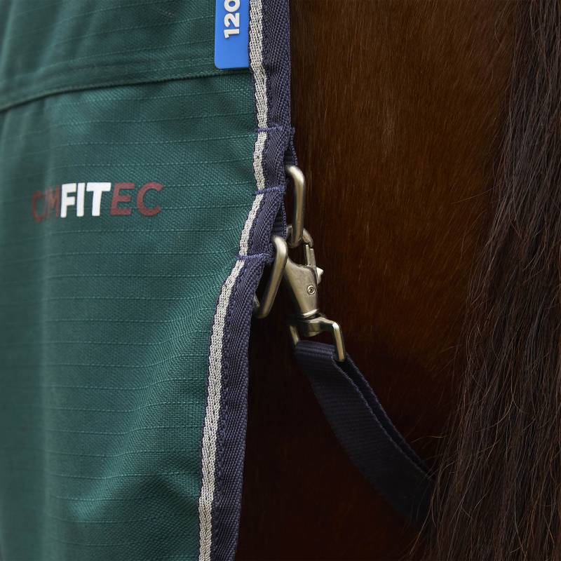 Close-up of a Weatherbeeta Comfitec Plus Dynamic 100g turnout rug on a horse’s side.