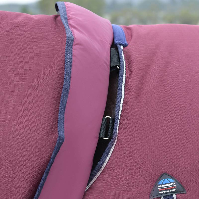 Close-up of the Weatherbeeta Comfitec Essential Detach-A-Neck Rug in Burgundy/Navy.