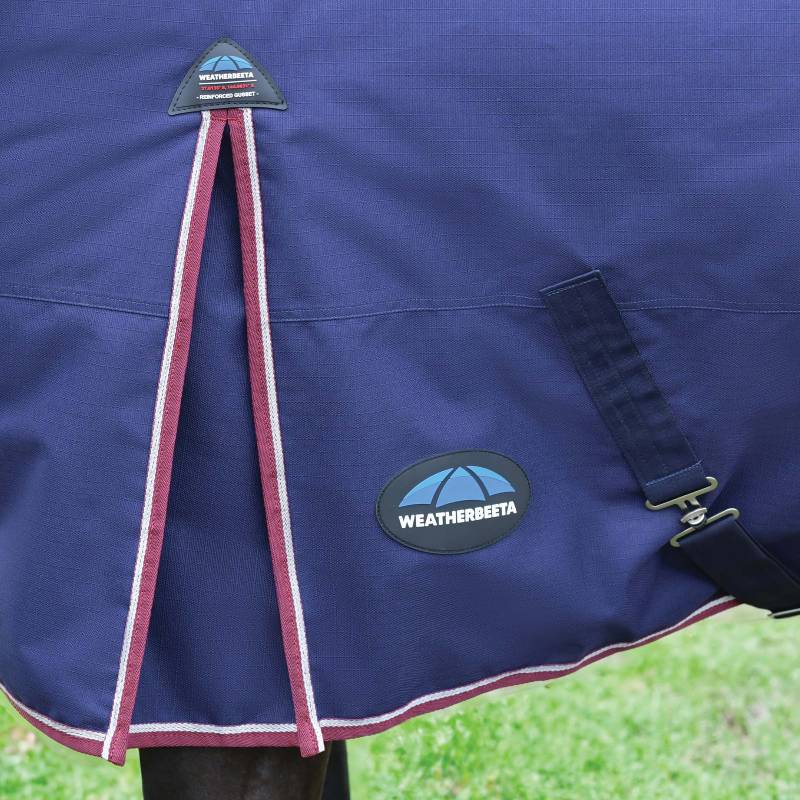 Close-up of Weatherbeeta Comfitec Essential 220g Navy/Burgundy turnout rug for horses.