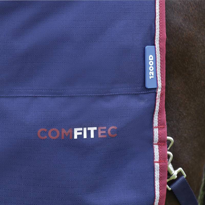 Close-up of a Weatherbeeta Comfitec Essential turnout rug, navy/burgundy with metal fastener.