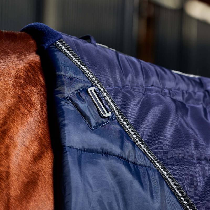 Close-up of a Weatherbeeta Comfitec PP Channel Quilt Stable Rug on a brown horse's back.