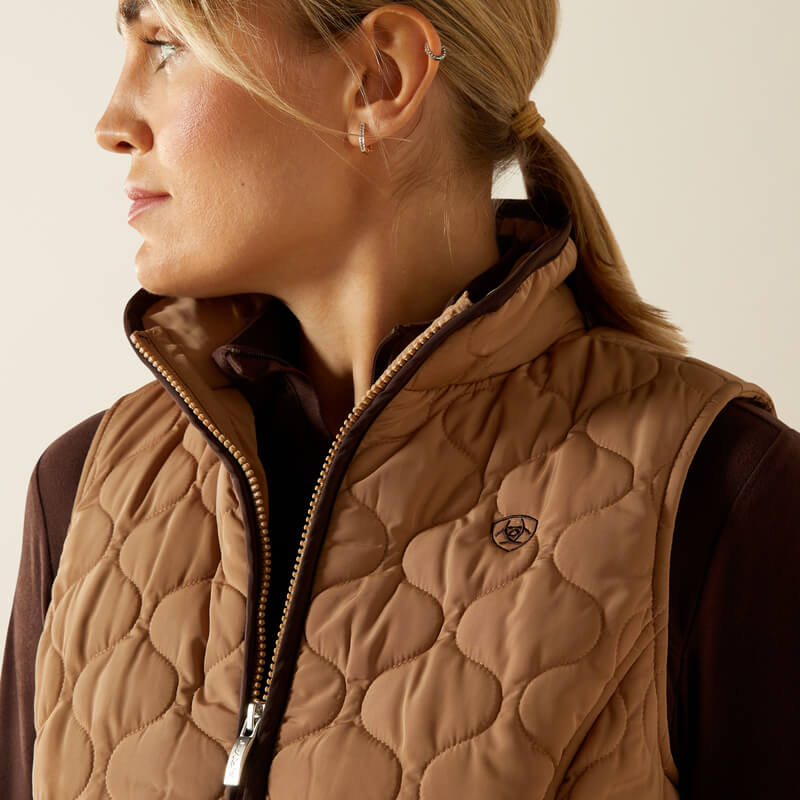 Woman in Ariat Ashley 2.0 Insulated Vest Tiger's Eye over a dark top and jeans.