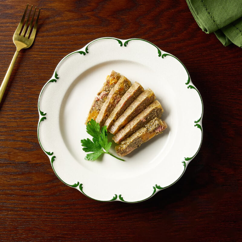 Canagan Petite Chicken Hotpot Pate for Dogs 100g, served with organic veggies and parsley.