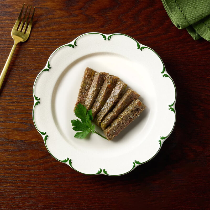 Canagan Petite Lamb Casserole Pate for Dogs 100g served with organic veggies and parsley garnish.