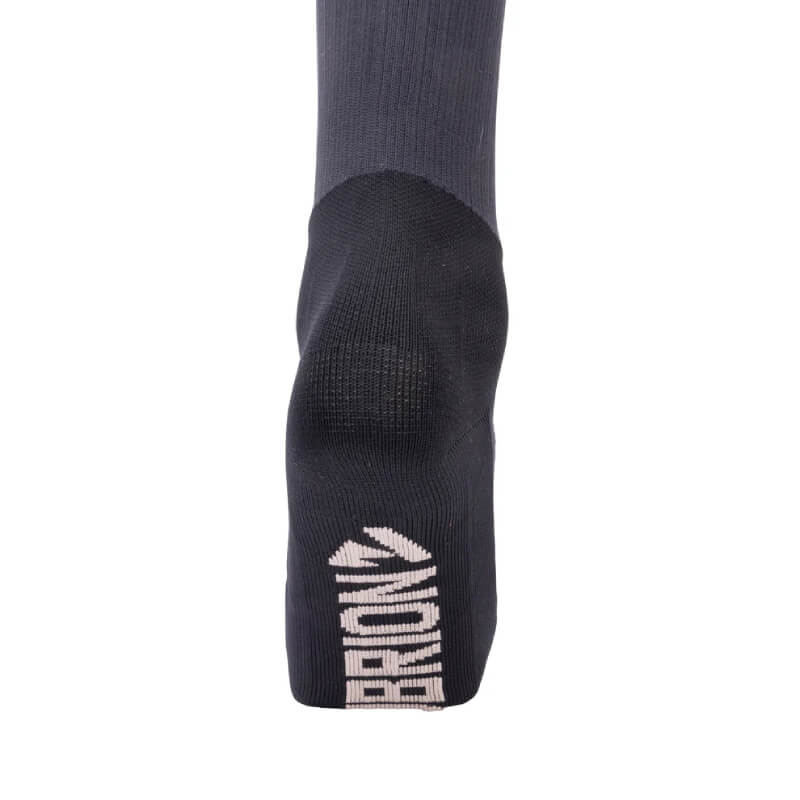 Aubrion React Technical Socks Shadow: black, moisture-wicking, MONDAY in white on the sole.