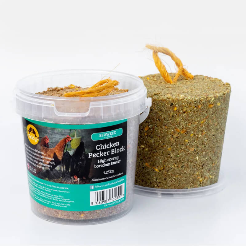 Feldy Chicken Pecker Block 1.25kg—a natural poultry treat with rope handles by Feldy.