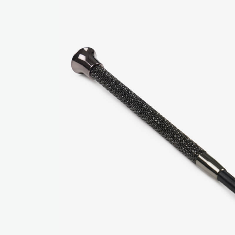 LeMieux Brilliance Baton Whip Black – competition approved with detailed silver and textured handle.