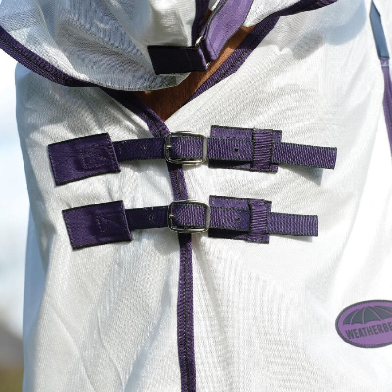 Close-up of maroon buckles securing a Weatherbeeta Comfitec Essential Mesh II Combo Neck rug.