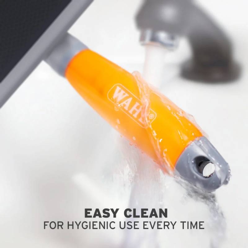 Wahl Large Slicker Brush Ergonomic Handle shown rinsed for quick and easy cleaning.