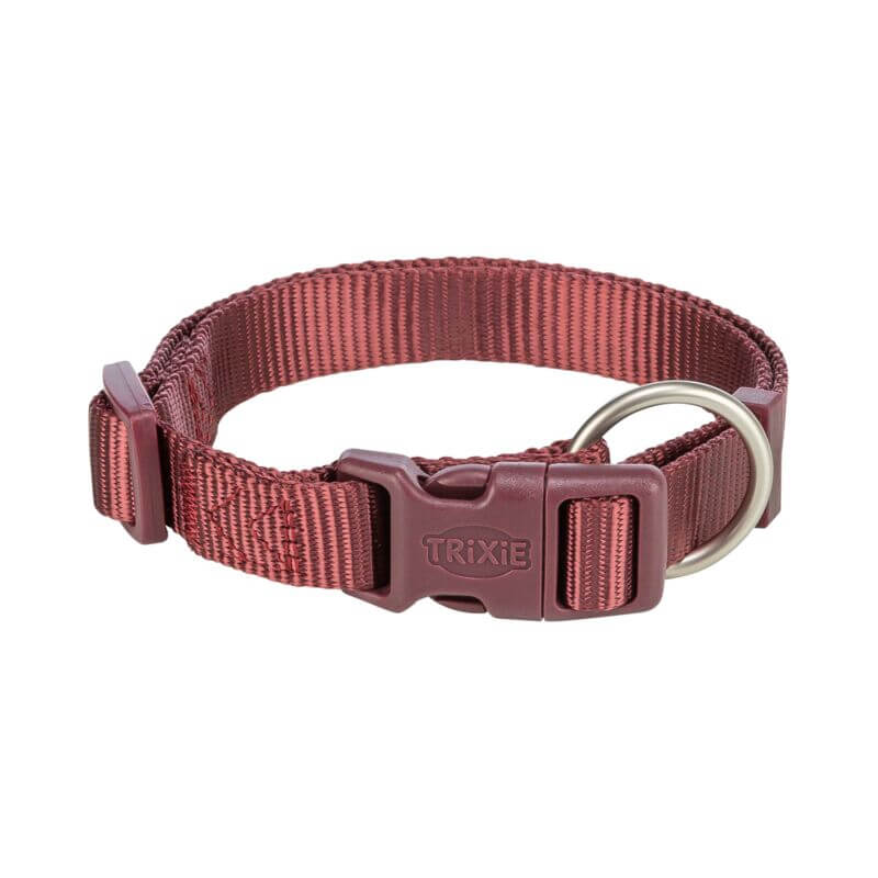 Trixie Premium Collar Sangria: a red adjustable dog collar with plastic buckle and metal ring.