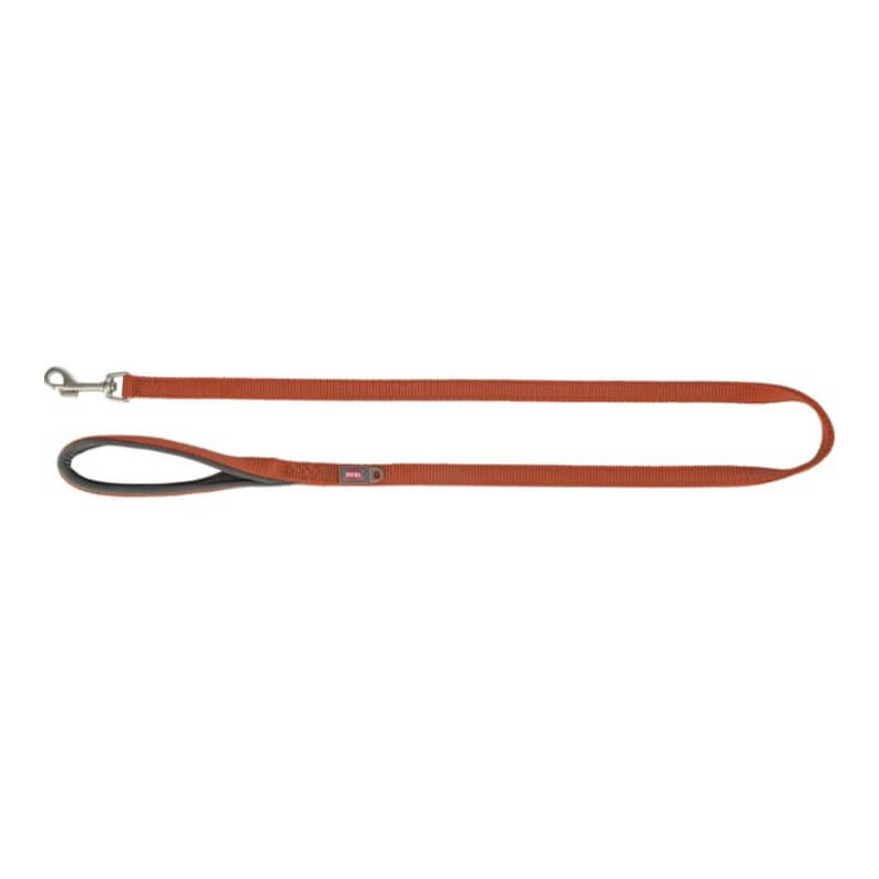 Trixie Premium Lead Rust has a metal clip and a neoprene-padded hand loop.