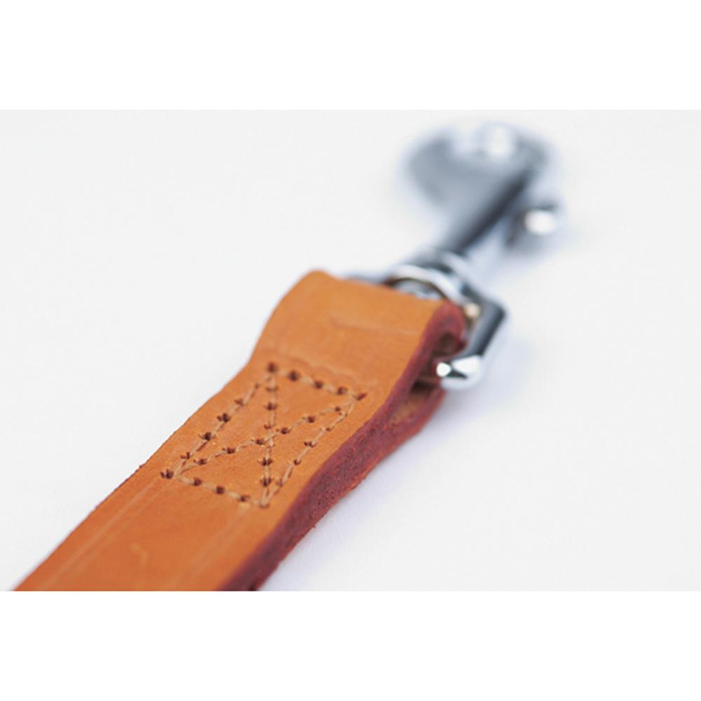 Close-up of the Ancol Handsewn Heritage Leather Lead, featuring fine stitching and a silver clasp.