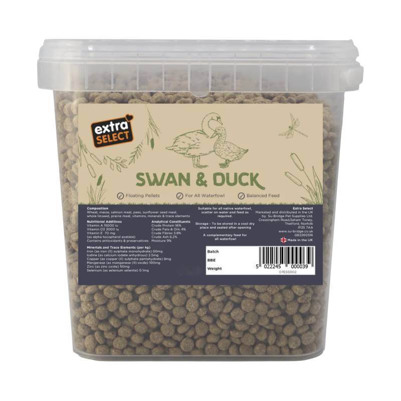 Extra Select Swan and Duck Feed Bucket 5Ltr offers balanced nutrition for waterfowl.