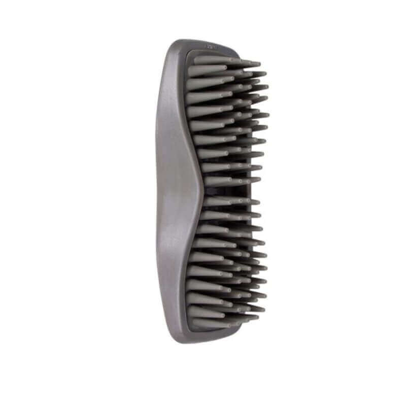 Wahl Rubber Curry: a gray plastic grooming brush with short, flexible bristles for detangling.