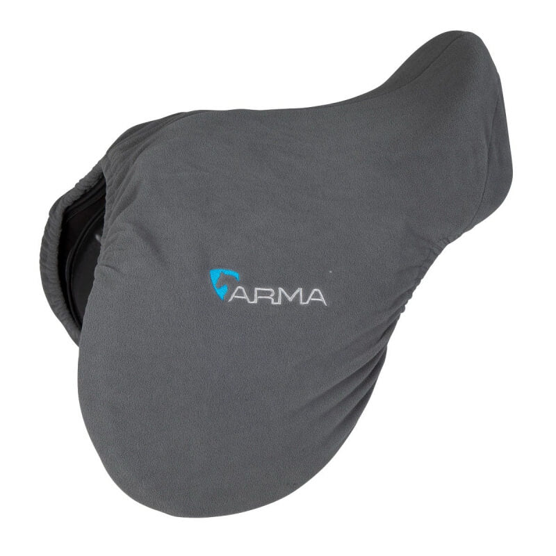 Shires ARMA Fleece Saddle Cover Grey 17-18" protects your saddle with breathable fleece.