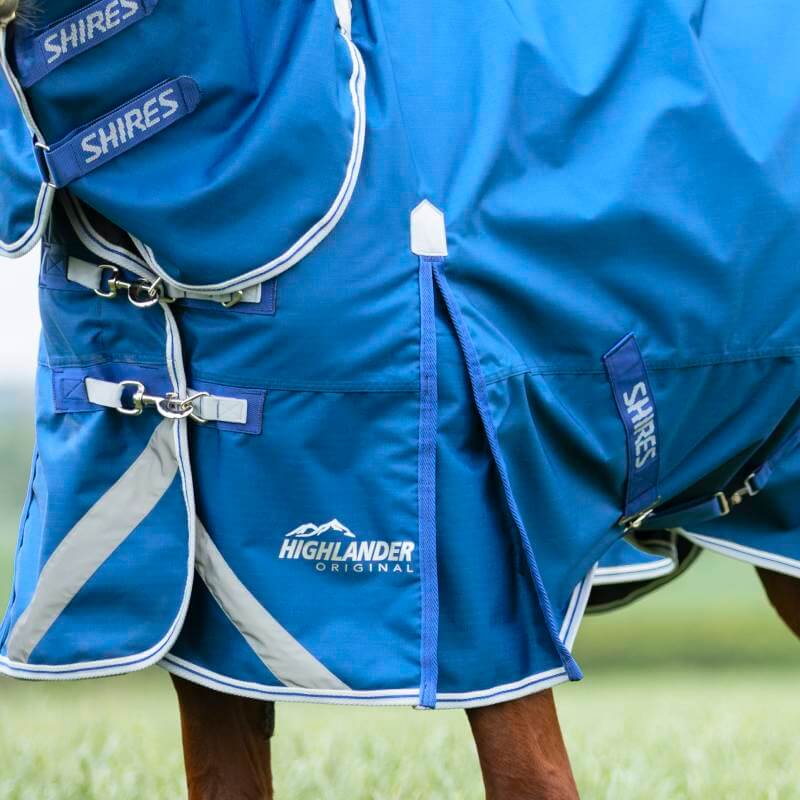 Close-up of a horse in a Shires Highlander 200g Combo Neck Turnout Rug in blue.