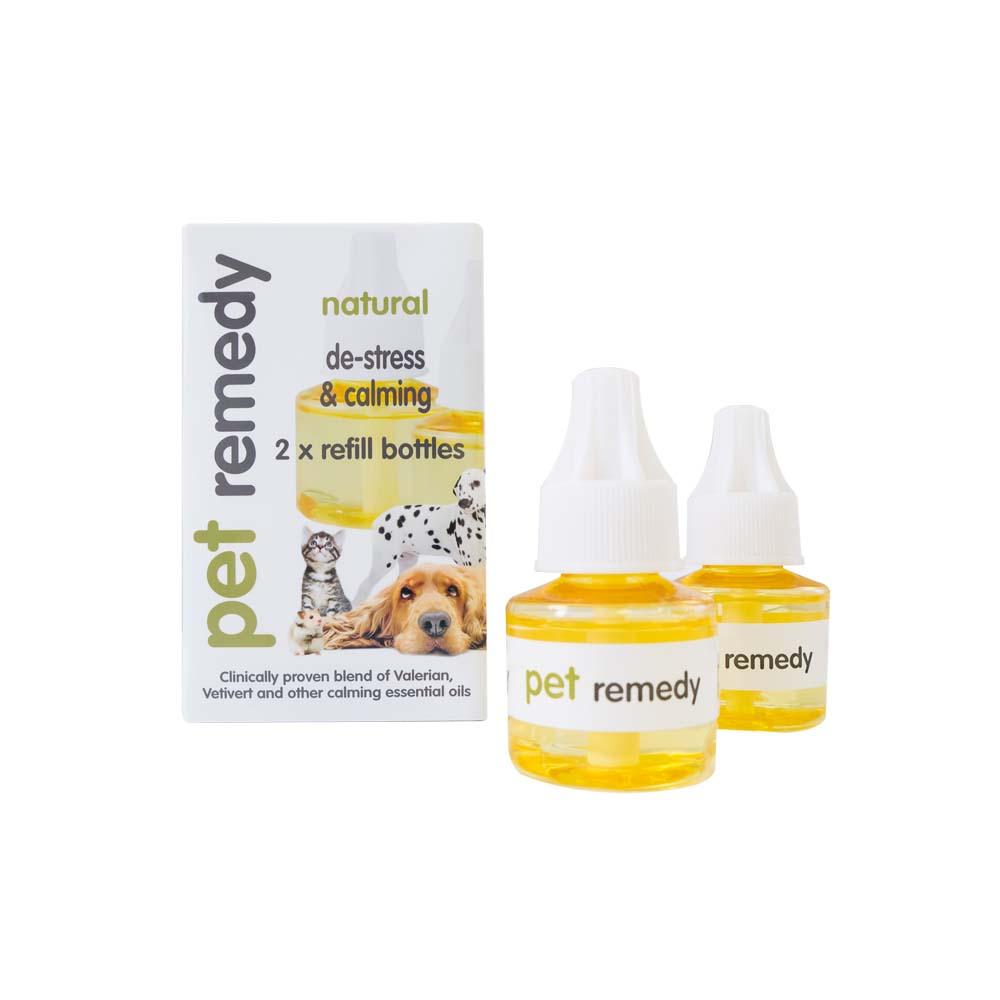 Two Pet Remedy Calming Diffuser 2x40ml refills next to a "de-stress &amp; calming" box for cats.