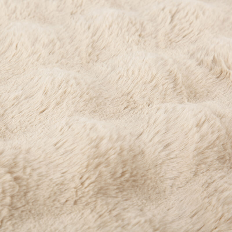 Close-up of Scruffs Alpine Box Bed Champagne's soft, beige faux fur with a fluffy, washable texture.