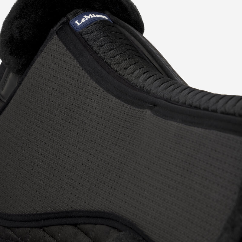 Close-up of the LeMieux Streamline Half Pad Black/Black, designed for an improved saddle fit.