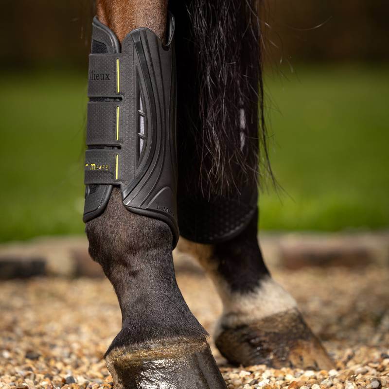 LeMieux MIMSafe Boot Hind Black protects horse legs on gravel. Brand: LeMieux.