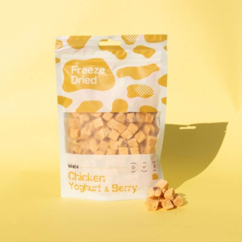 Waita Freeze Dried Chicken Yogurt &amp; Cranberry Snack 40g for Dogs &amp; Cats on yellow packaging.