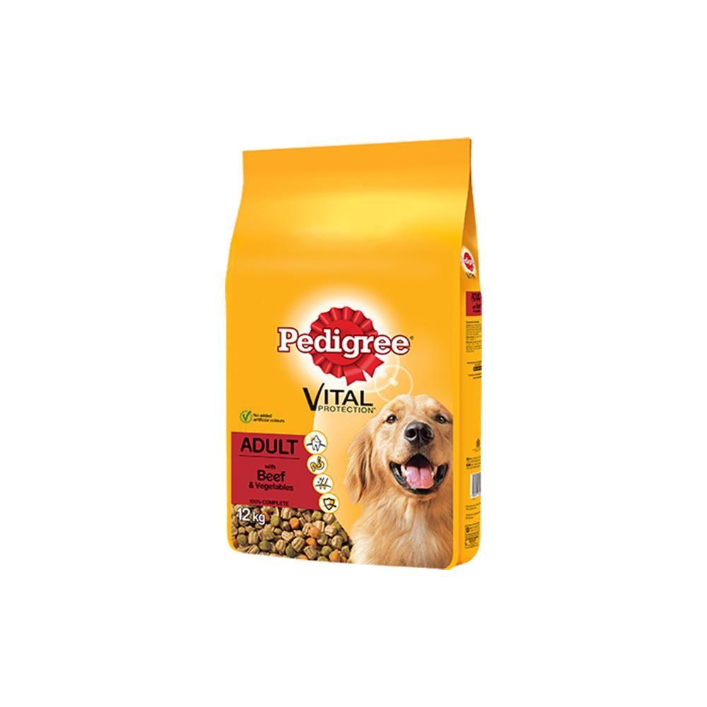 Yellow Pedigree Complete Dry Food bag for adult dogs with beef flavor and vital protection.