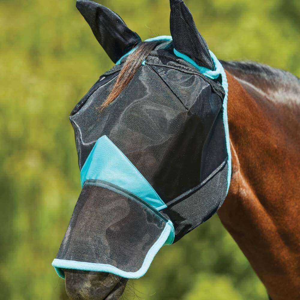 A horse wears the Weatherbeeta Comfitec Deluxe Fine Mesh Mask with Ears &amp; Nose Black/Turquoise.