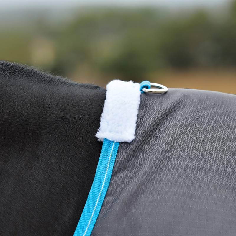 Weatherbeeta Comfitec Classic Lite Plus, grey/blue/white, on a black horse.