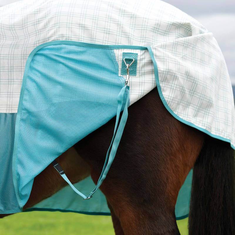 A horse in a Weatherbeeta Kool Coat Cotton Airstream II Detach-A-Neck sheet, white/mint.