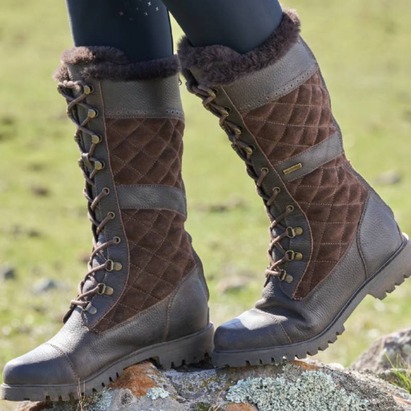 Weatherbeeta Dublin Yukon Quilt Boots Chocolate Brown with fur trim, ideal for outdoors.